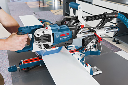 Ukośnica Bosch GCM 8 SDE, 216 mm, 1600W