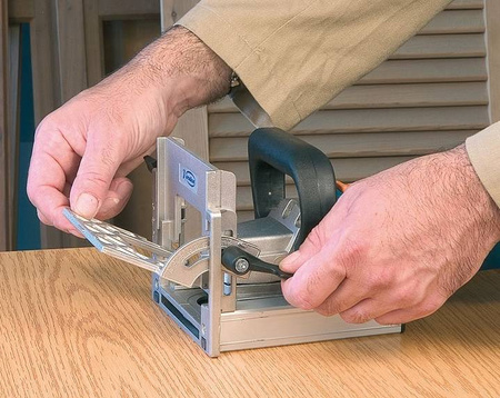 VIRUTEX Lamelownica 800W 10000RPM, frez 100x22x4 mm