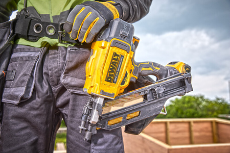Dewalt Gwoździarka akumulatorowa do drewna 18V XR DCN930N-XJ 50-90 mm 33-34 stopnie bez akumulatorów i ładowarki