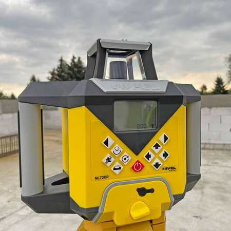 Nivel System Niwelator laserowy NL720R DIGITAL (wiązka czerwona) z czujnikiem cyfrowym, spadki manualne, w zestawie ze statywem SJJ1 oraz łatą LS24