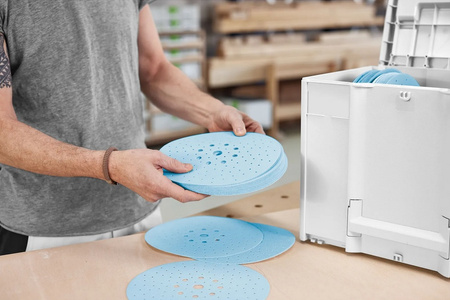 Festool Systainer³ na materiały ścierne D225 GR SYS z krążkami w środku