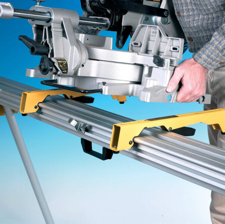 DeWALT Uniwersalne stół do ukośnic DE7023-XJ długość 170 cm po rozłożeniu 390 cm