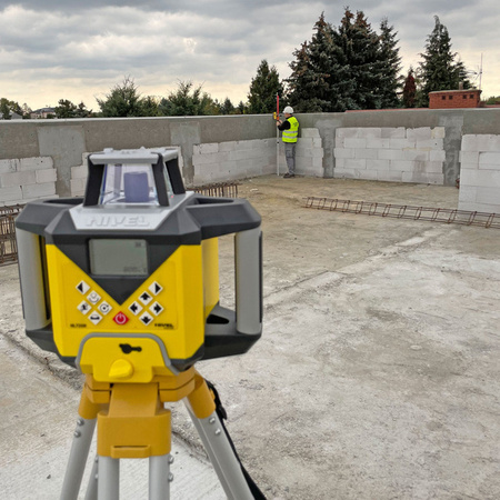 Nivel System Niwelator laserowy NL720R DIGITAL (wiązka czerwona) z czujnikiem cyfrowym, spadki manualne, w zestawie ze statywem SJJ1 oraz łatą LS24