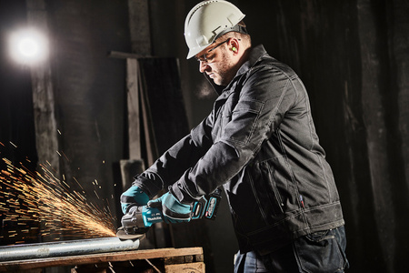 Makita Akumulatorowa szlifierka kątowa GA005GZ01 125 mm XGT 40Vmax, bez akumulatorów i ładowarki, walizka Makpac 3