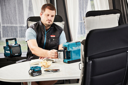 Makita Akumulatorowy przelewowy ekspres do kawy 18V Li-Ion DCM501Z